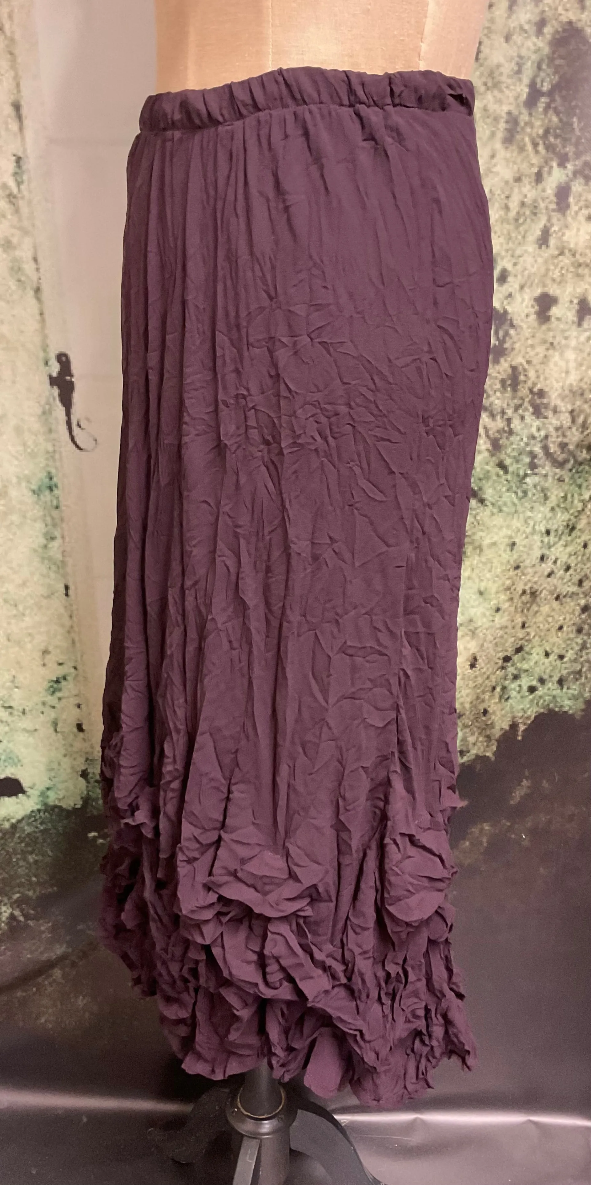 #5440 BlackBerry crinkle midi skirt with elasticated waist