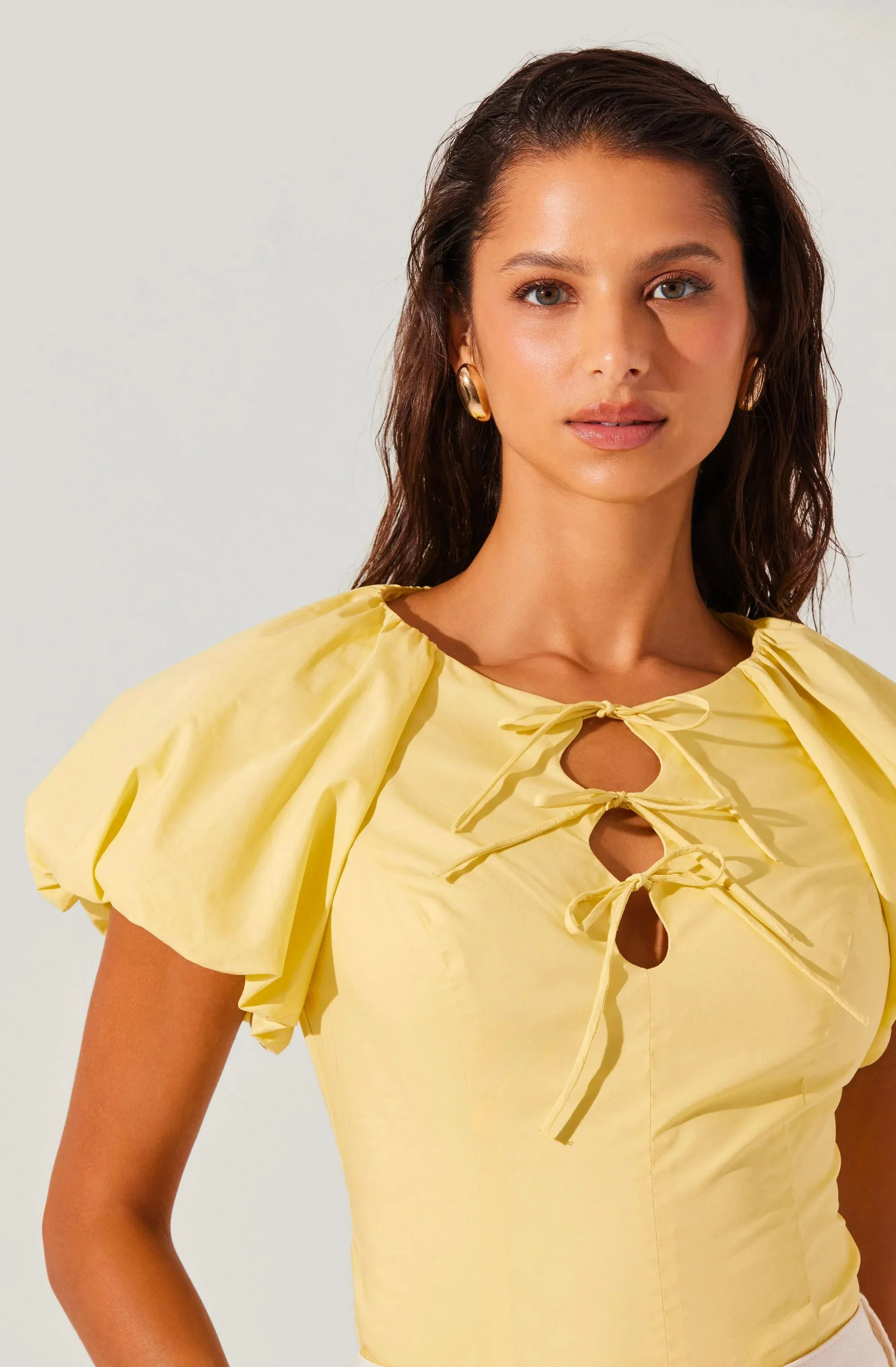 ASTR The Label Aine Poplin Puff Sleeve Top