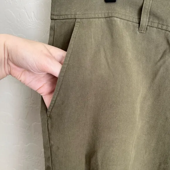 Eileen Fisher Tapered Tencel Casual Summer Shorts Olive Size Large NEW