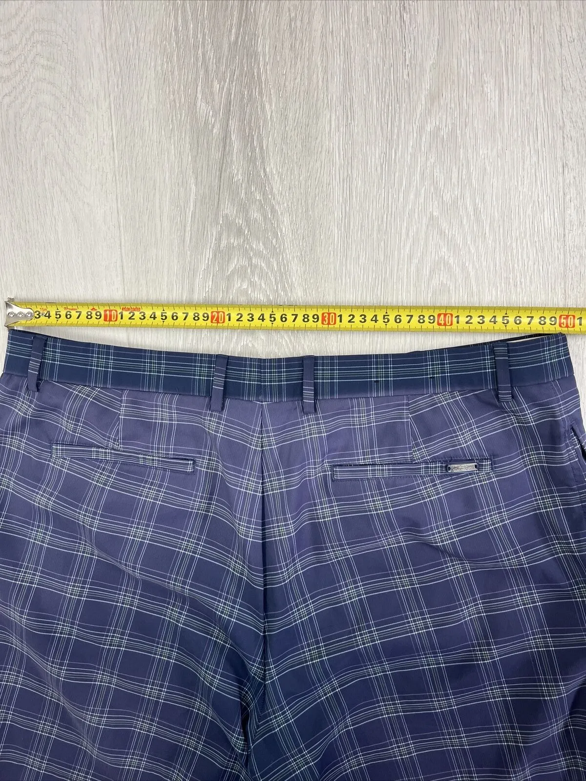 Greg Norman Mens Navy Blue Plaid Golf Shorts Size 38