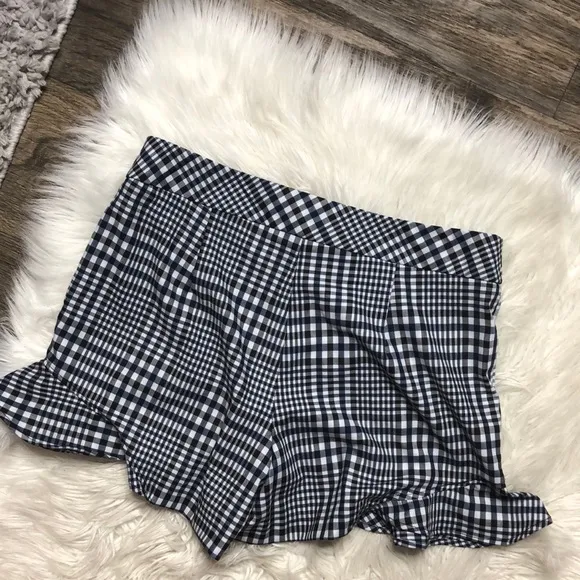 NWT Trina Turk Darton Plaid Shorts size 2