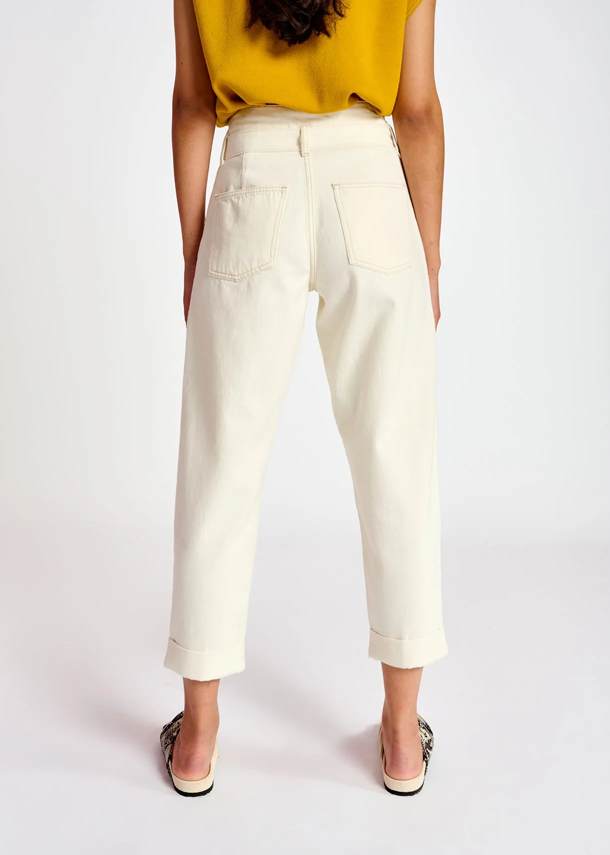 Off-white belted carrot-shaped high-rise jeans