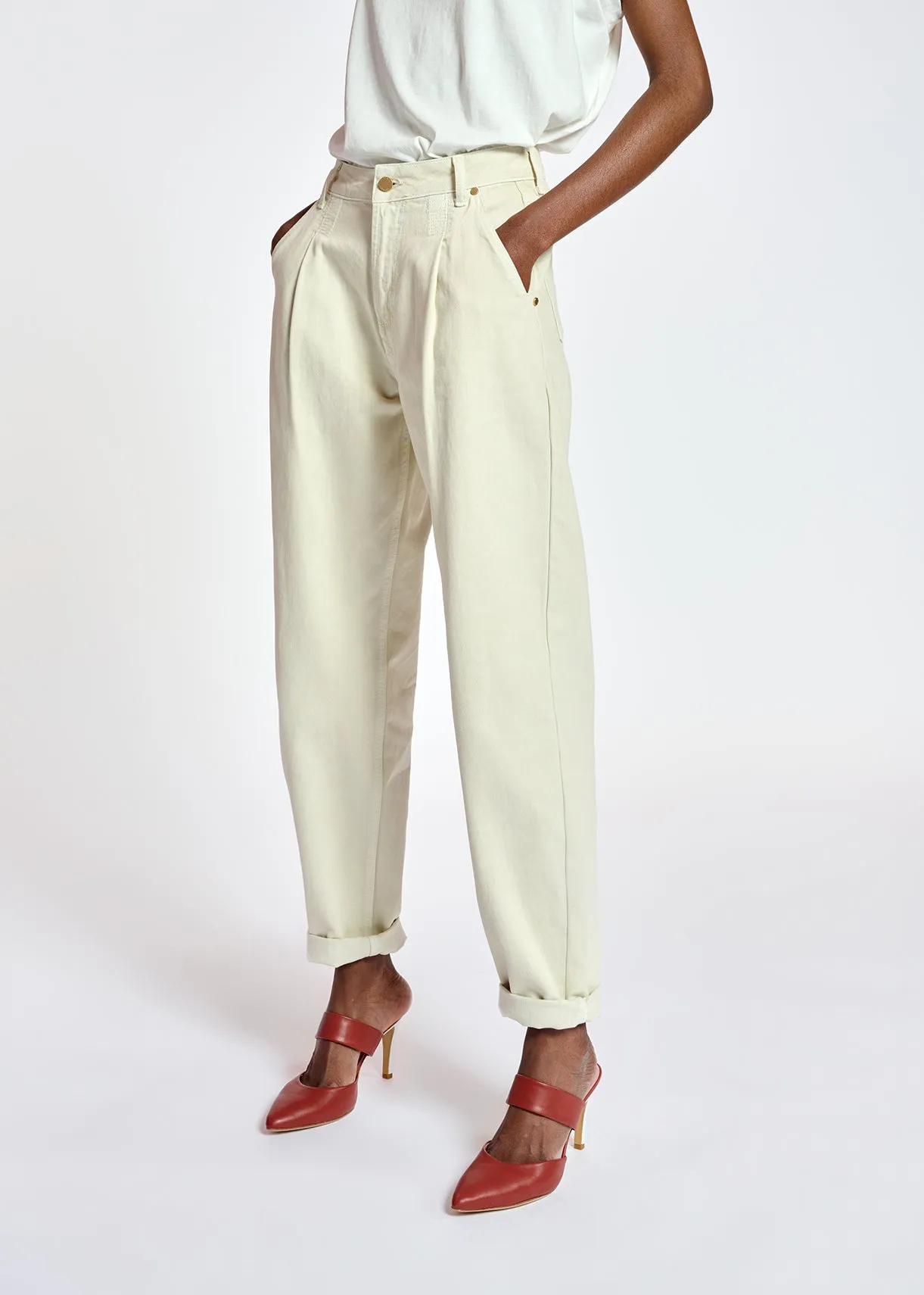Off-white denim boyfriend jeans