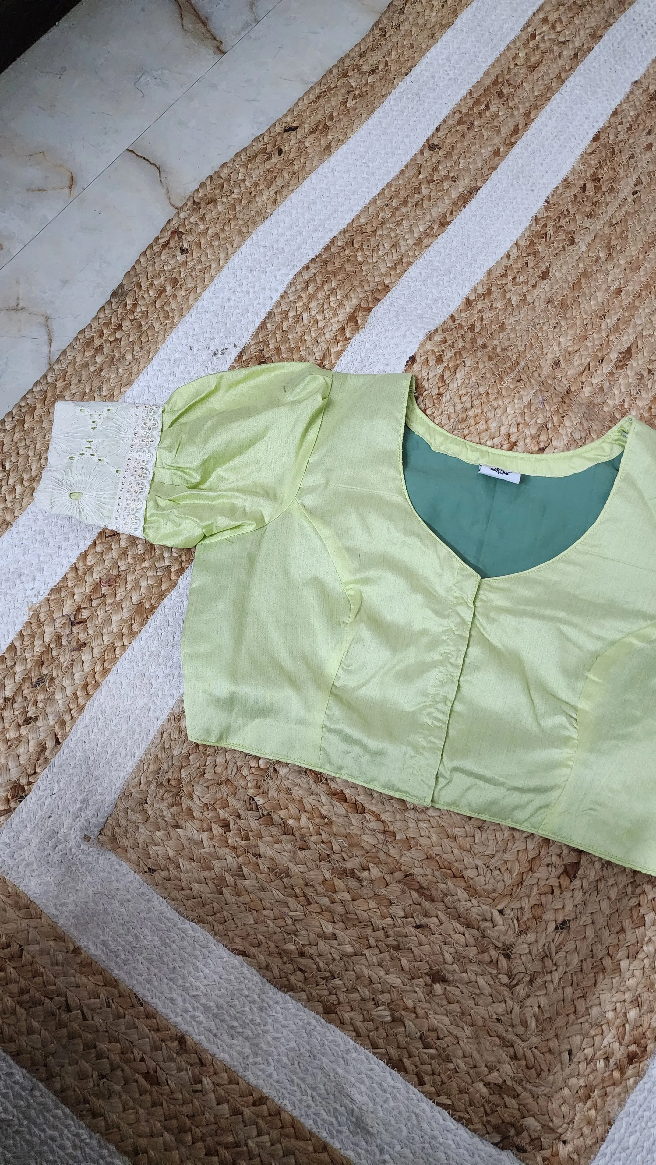 Pista Hakoba Puff Sleeve Blouse
