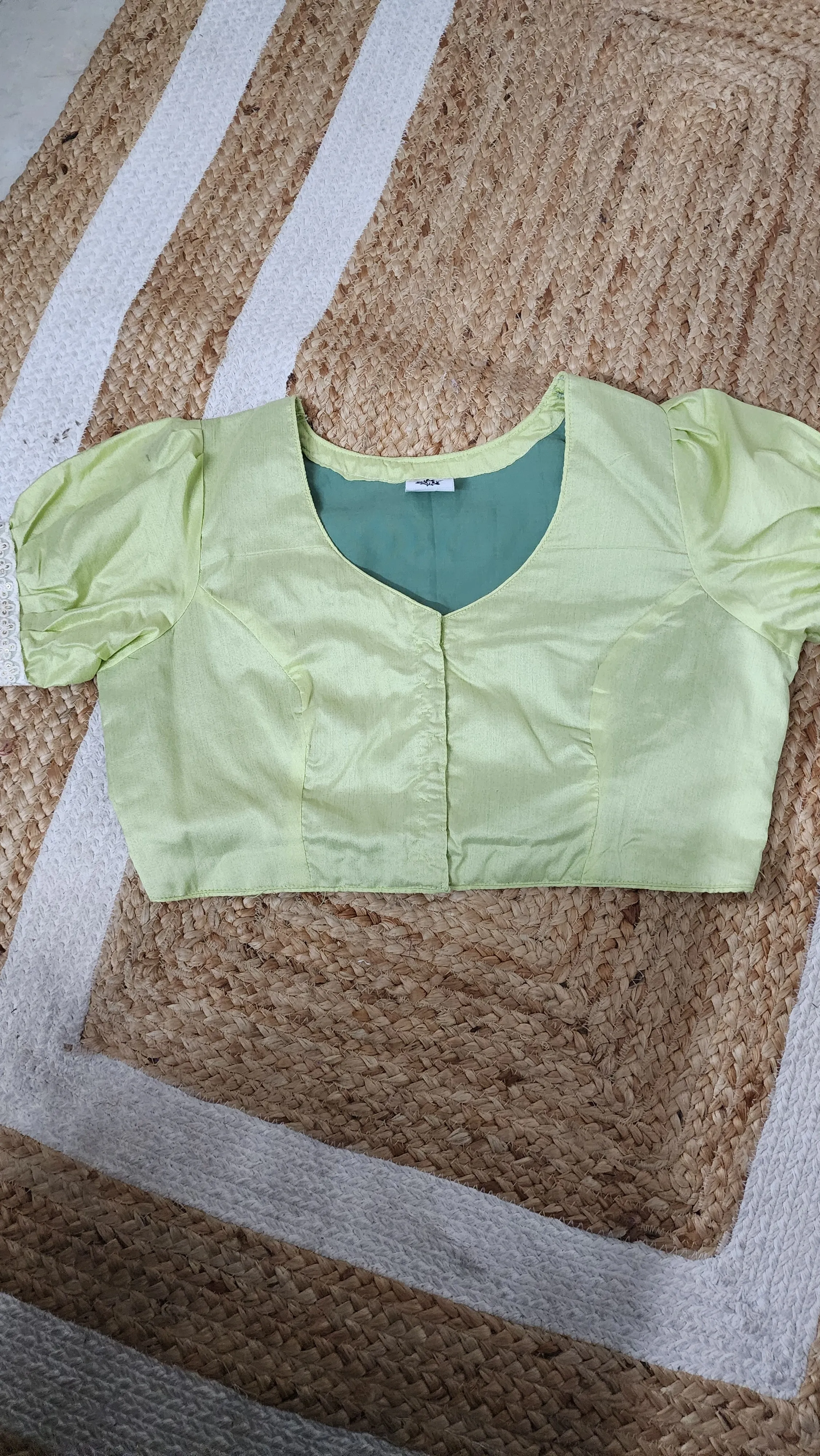 Pista Hakoba Puff Sleeve Blouse