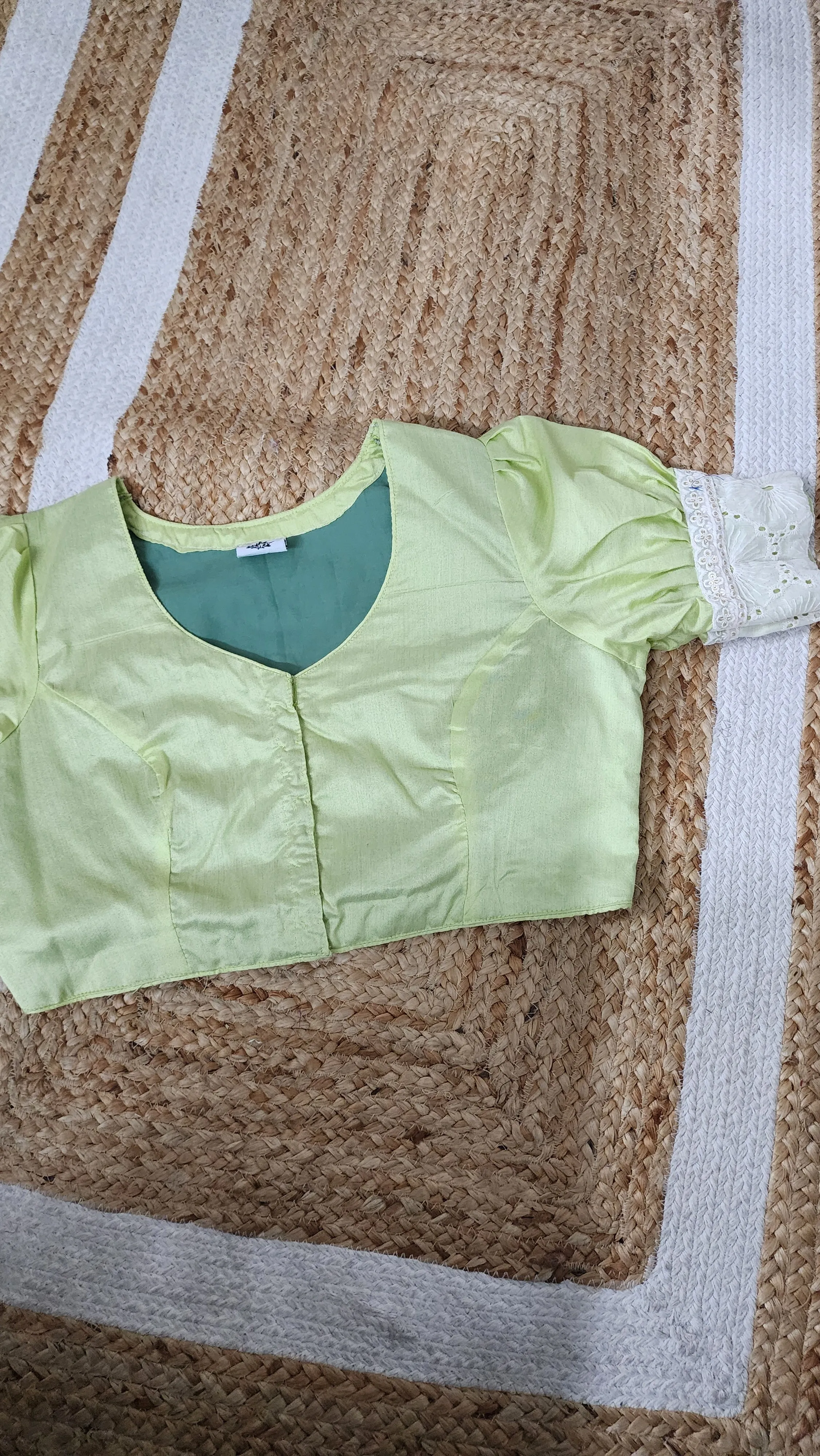 Pista Hakoba Puff Sleeve Blouse