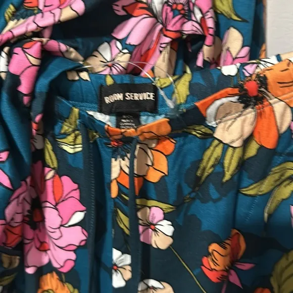 Room Service Two Piece Long Sleeve and Pants Floral Pajama Set Sz S NWT