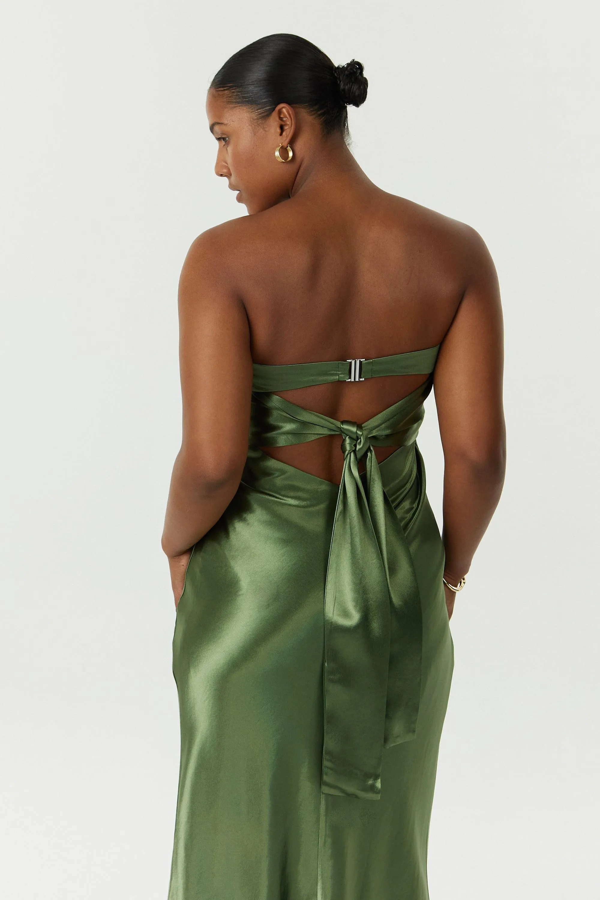 SATIN TIE BACK STRAPLESS MIDI | OLIVE