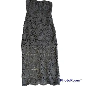 Strapless Midi dress with see through design from above the knees and down ,M