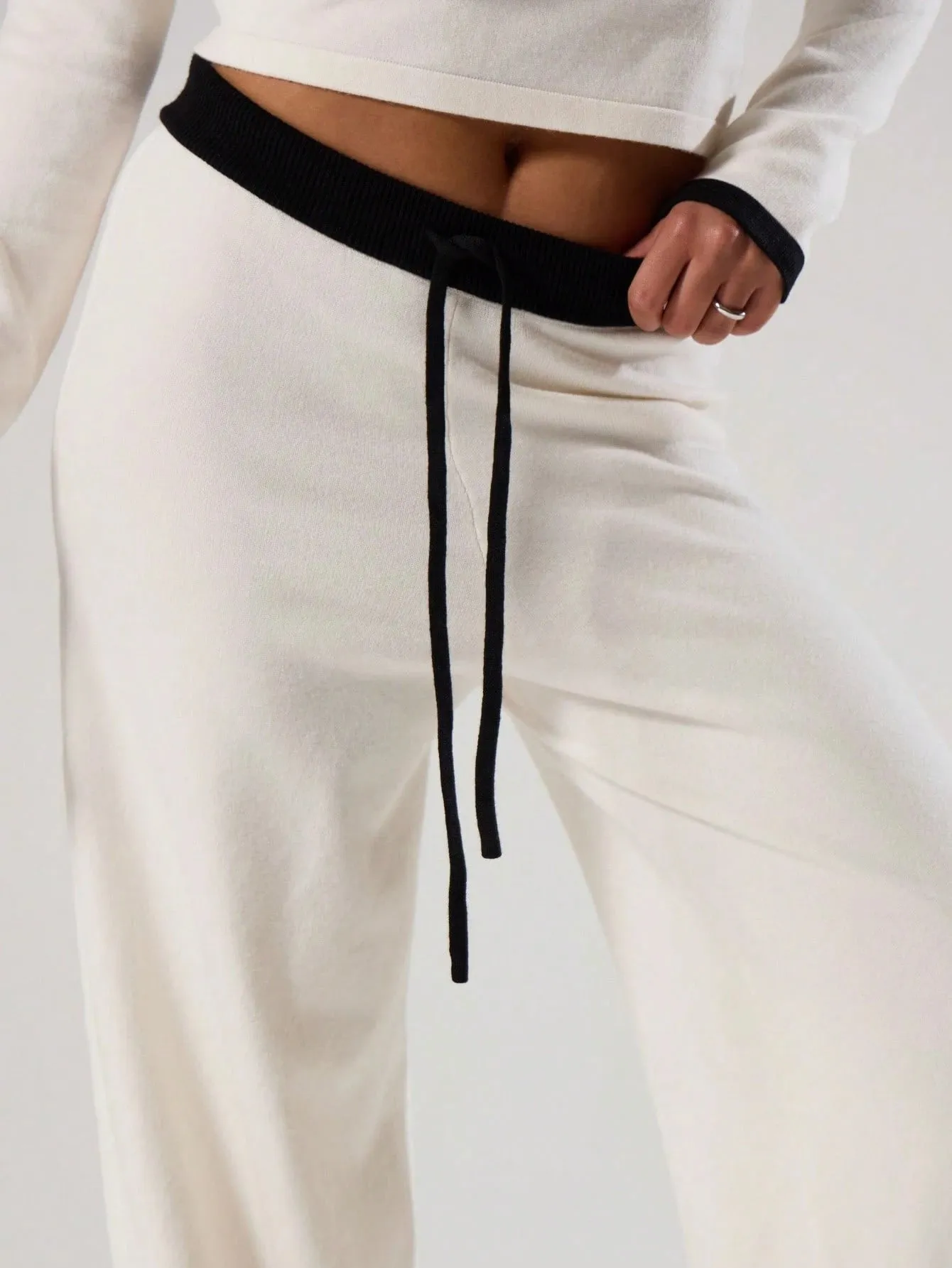 Stylish Knit Contrast Drawstring Trousers – Comfortable & Trendy