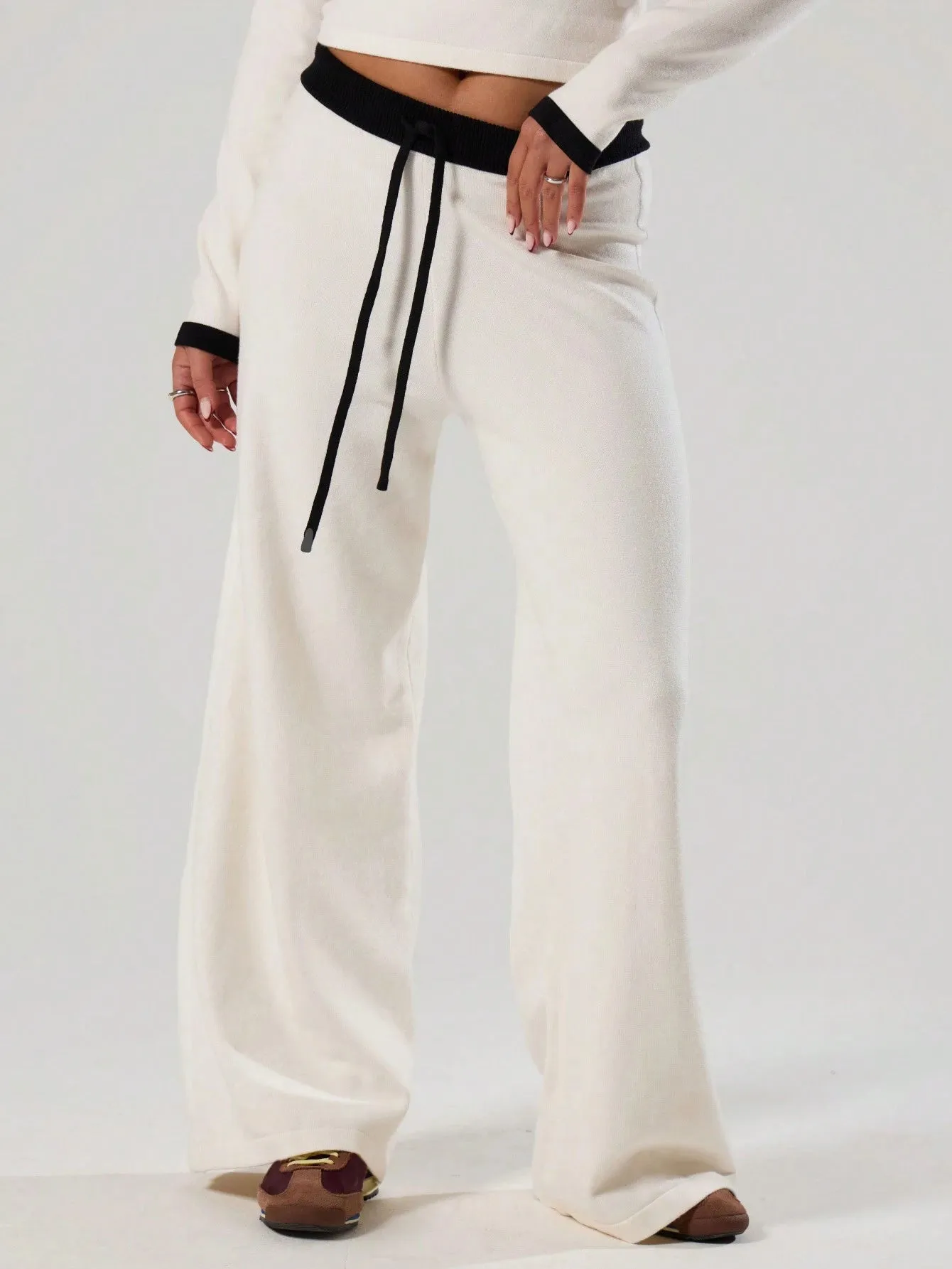 Stylish Knit Contrast Drawstring Trousers – Comfortable & Trendy
