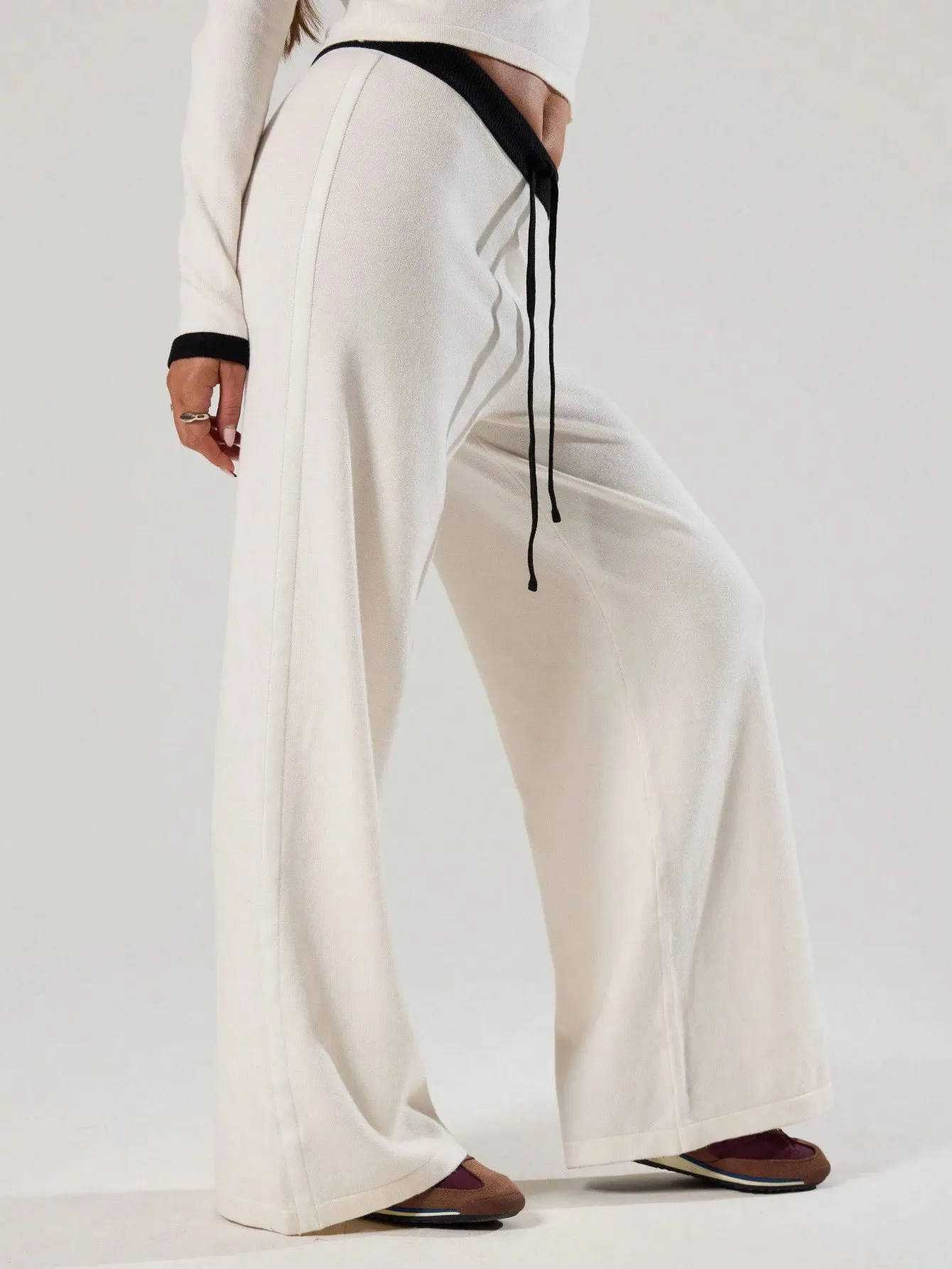 Stylish Knit Contrast Drawstring Trousers – Comfortable & Trendy