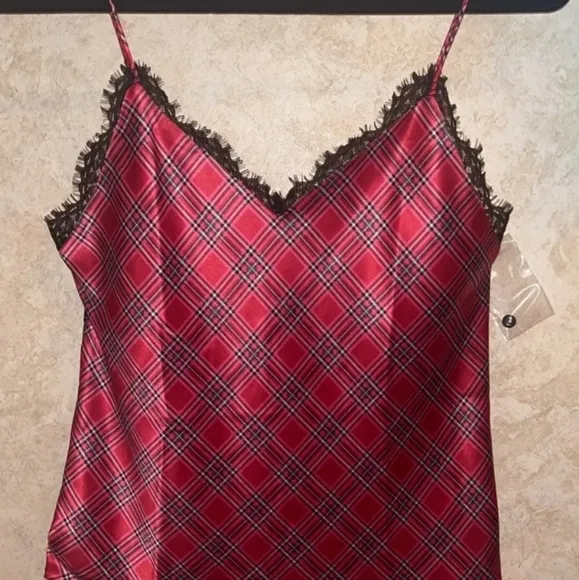 V.S.-(2pc)Red Plaid W/Black Lace Trim &amp; Full Lace Open Back Cami &amp; Mini Shorts