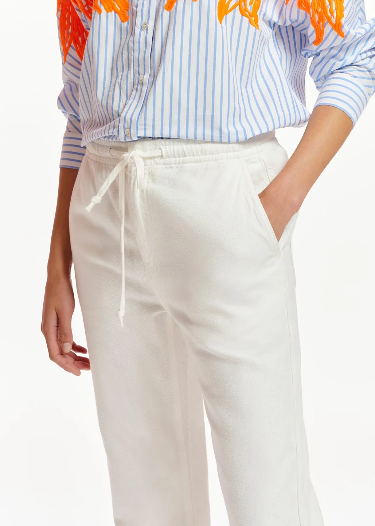 White boyfriend-fit jeans