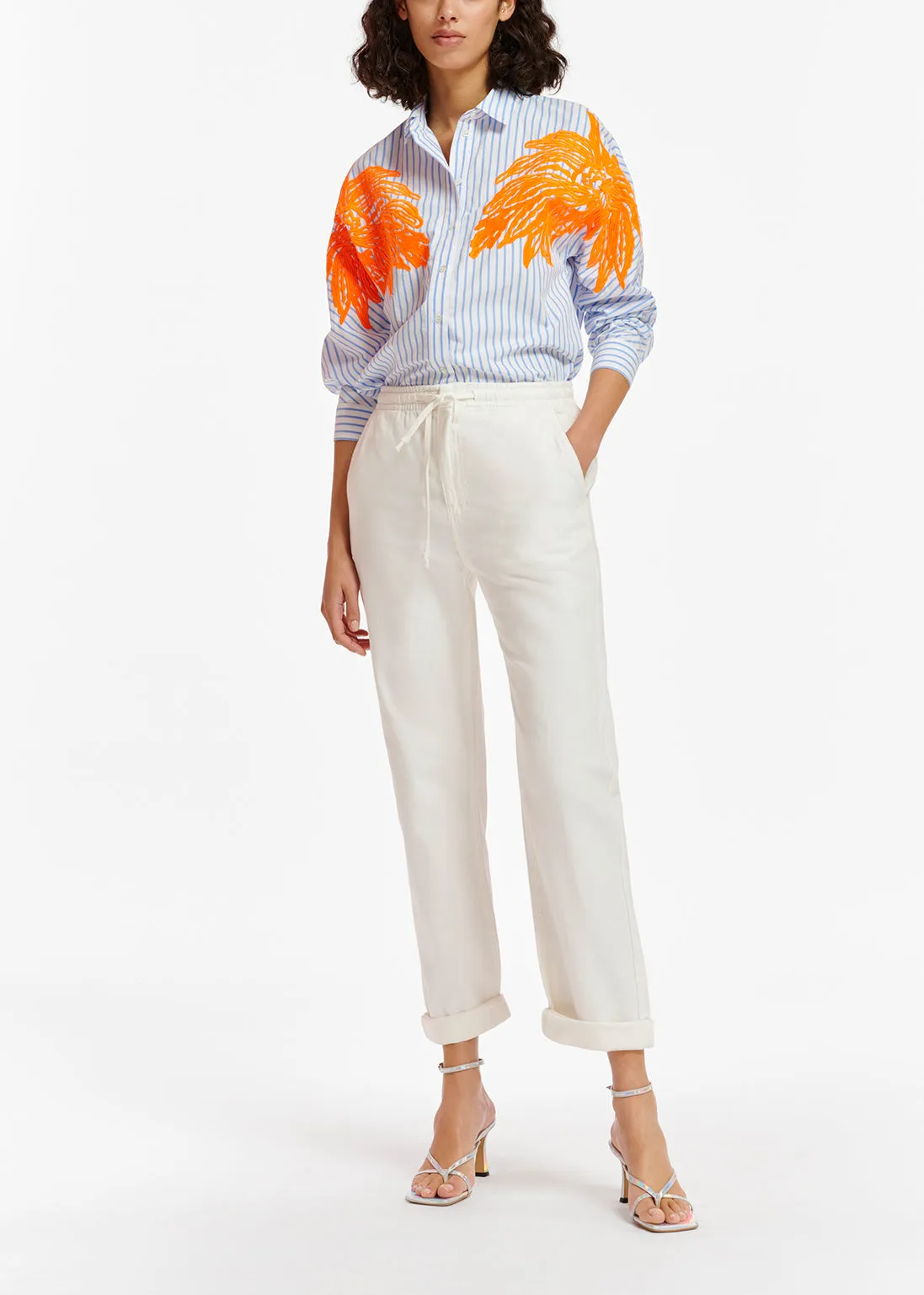 White boyfriend-fit jeans
