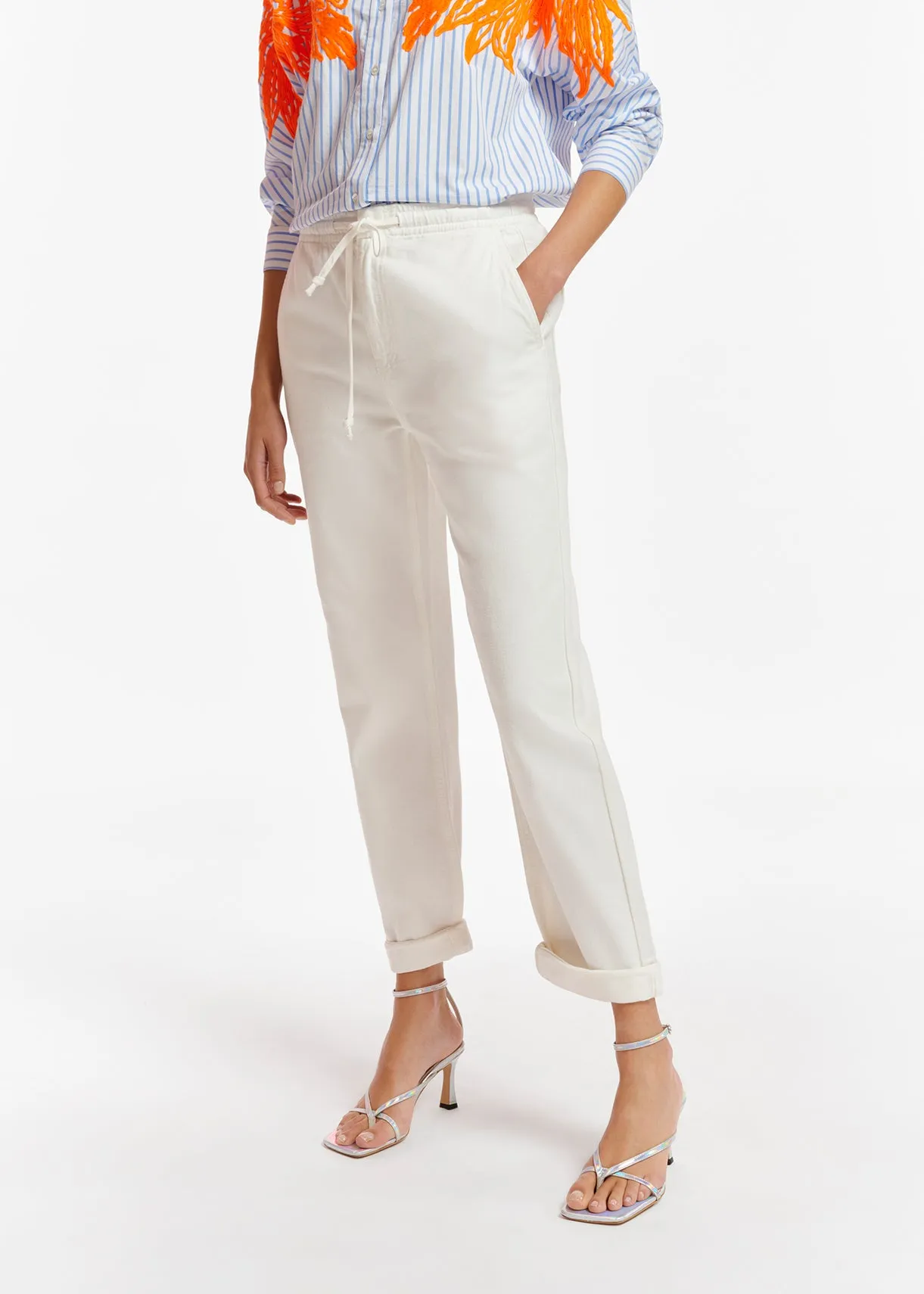 White boyfriend-fit jeans