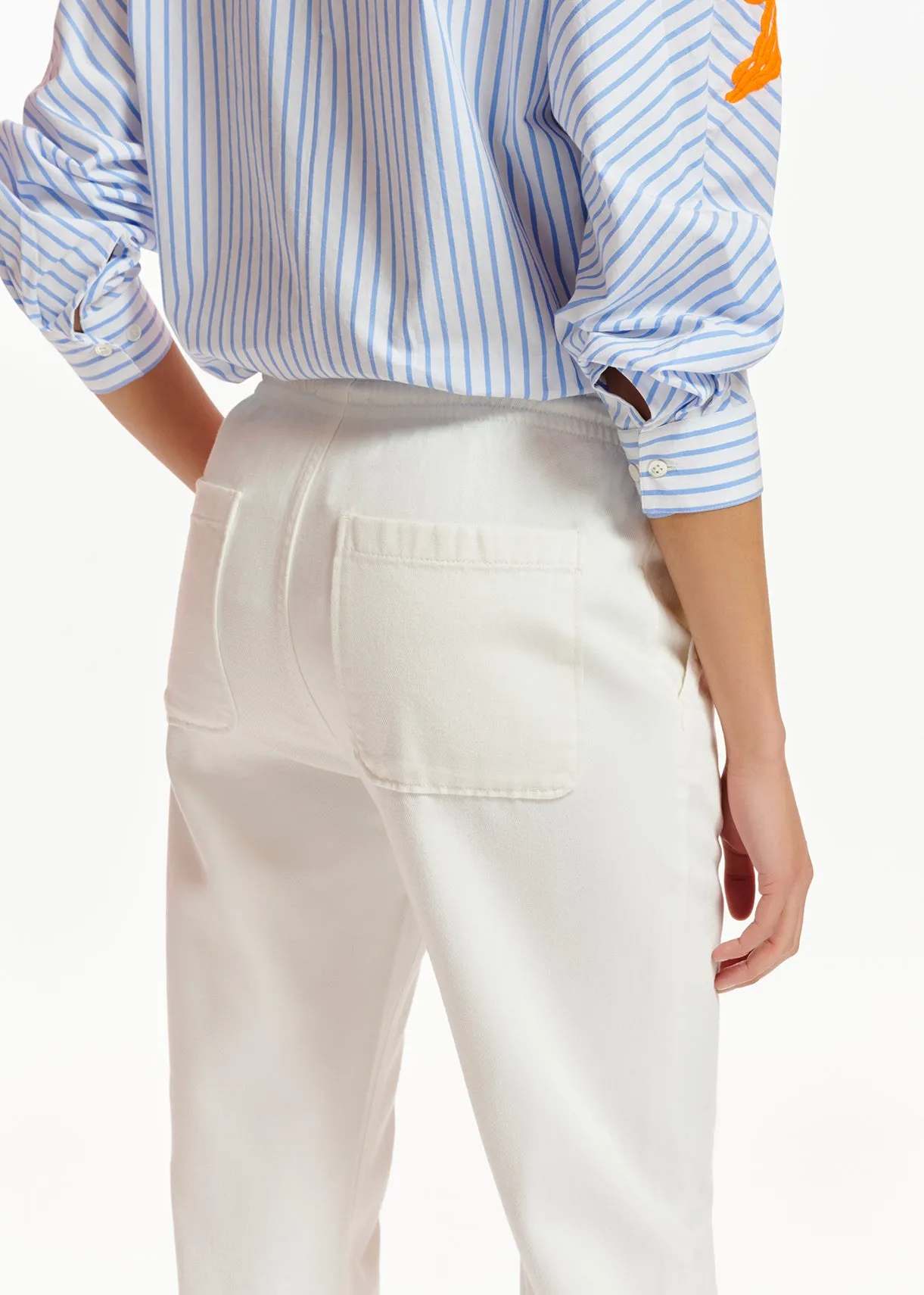 White boyfriend-fit jeans