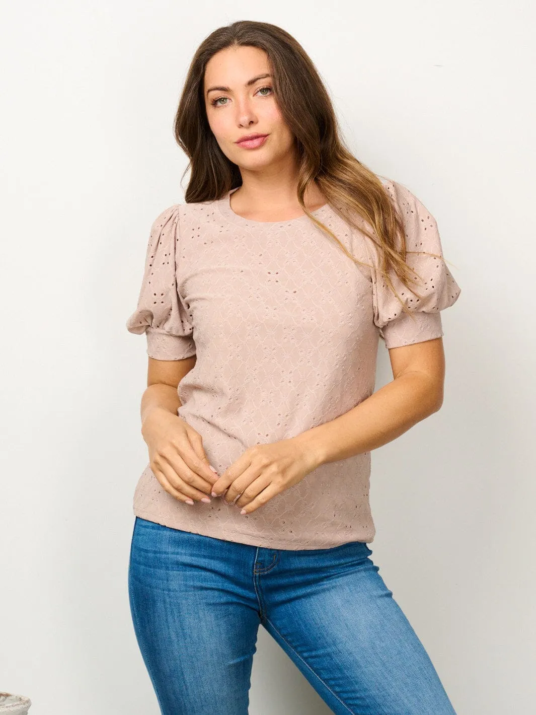 WOMEN'S SHORT PUFF SLEEVE EYELET DETAILED BLOUSE TOP