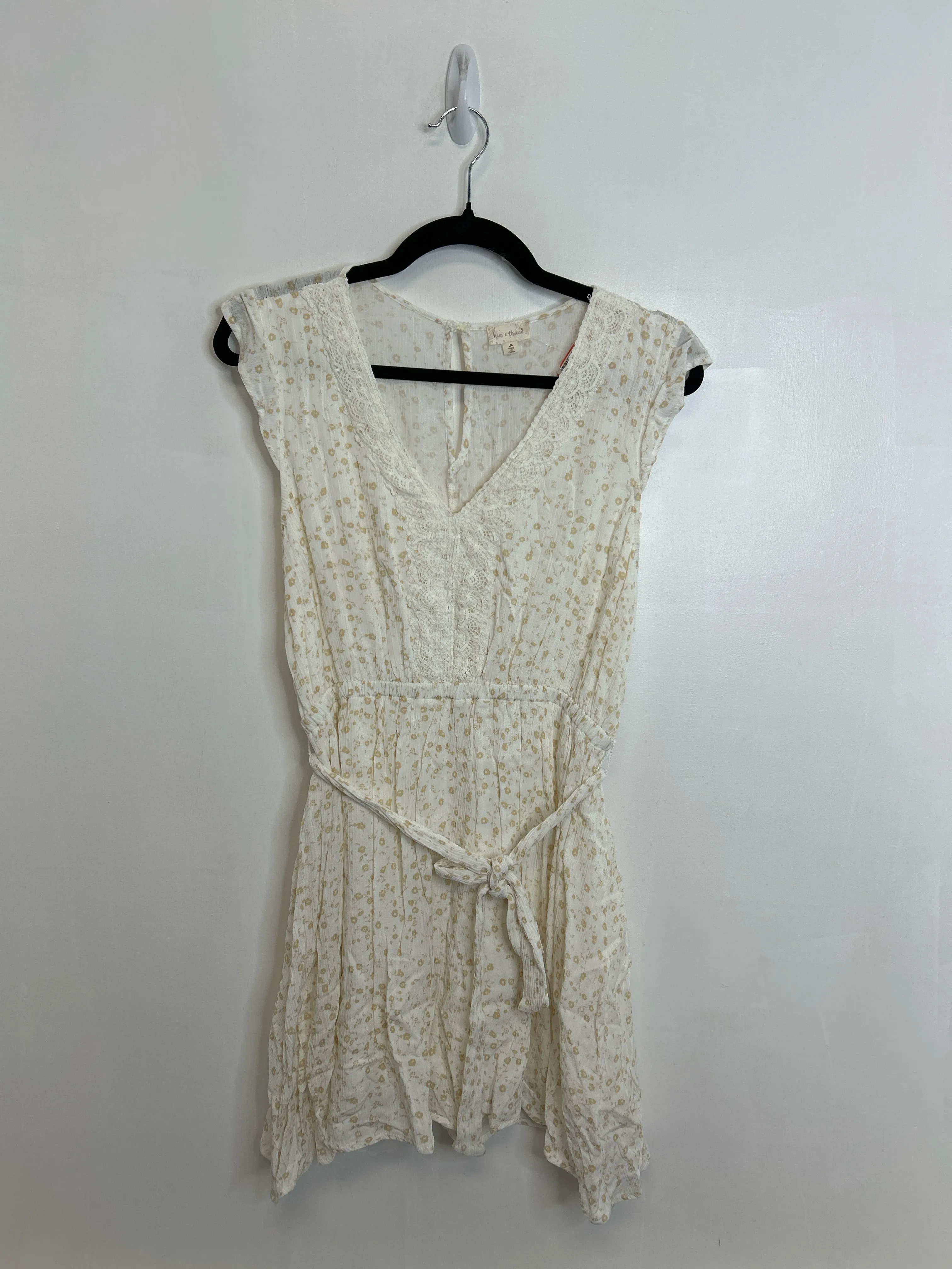 Womens Size Med Misses White Hem & Thread Dress